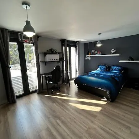 Contemporaine Avec Lagon * Sanary-sur-Mer
