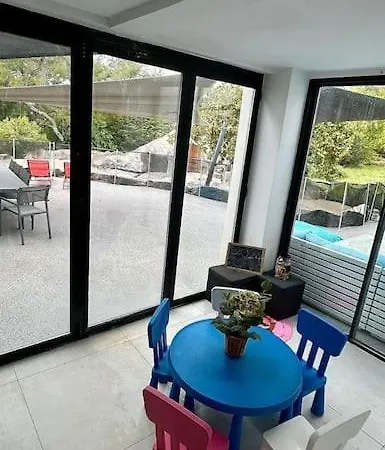 Contemporaine Avec Lagon Sanary-sur-Mer