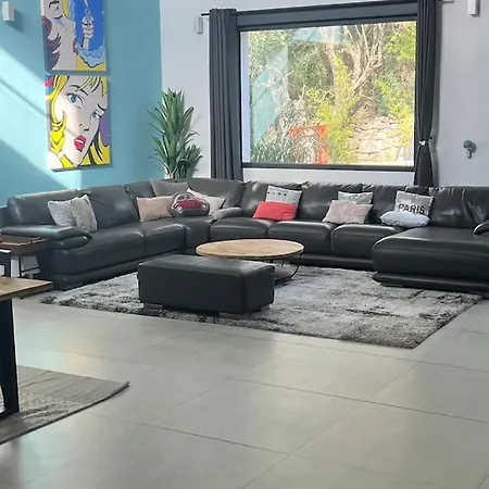 Contemporaine Avec Lagon Villa *