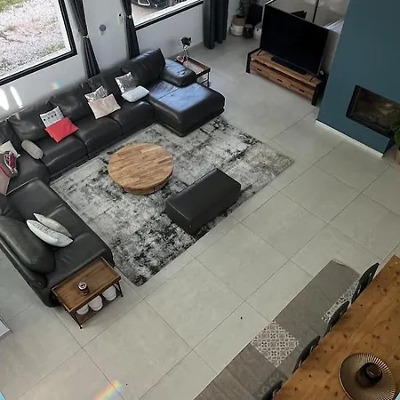 Contemporaine Avec Lagon Villa